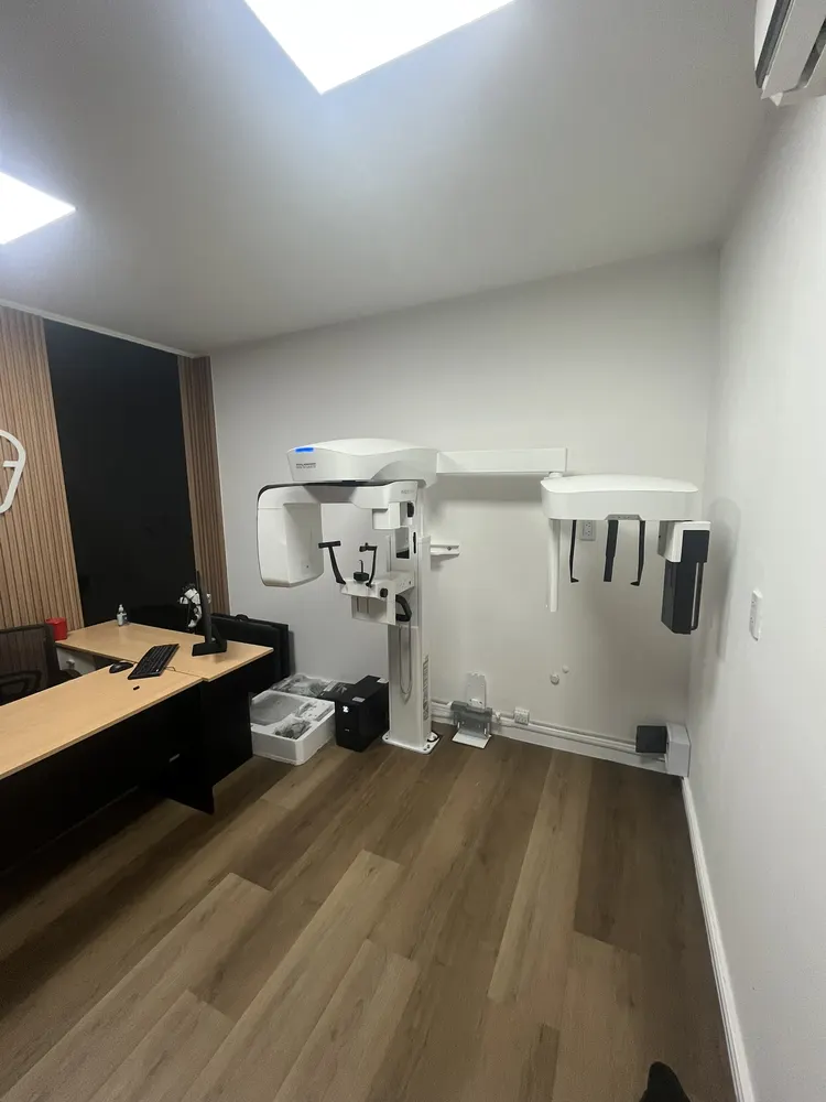 Sala con equipo de imagen odontológica instalado por Orbita IT